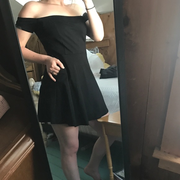 Free People Dresses & Skirts - 💕Free People Off The Shoulder Dress💕